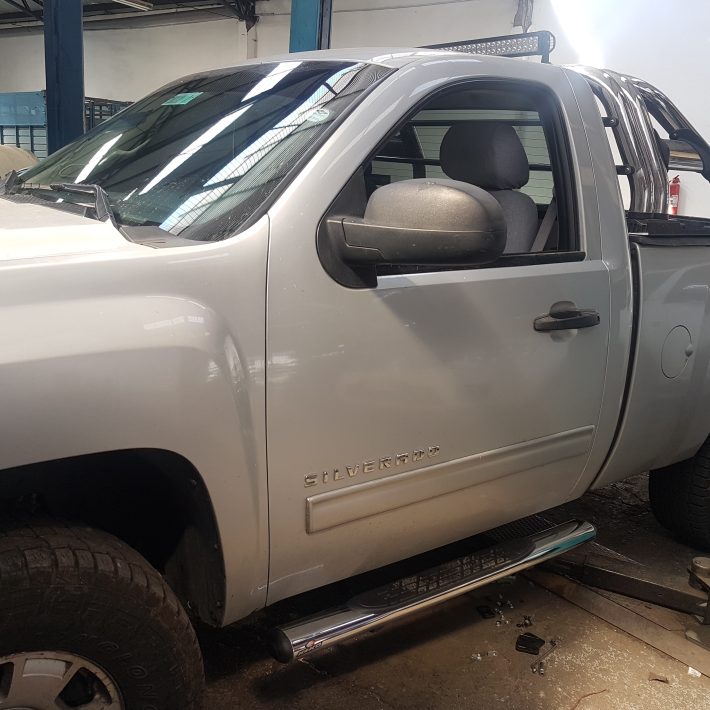 Pisadera acero tubular cabina simple