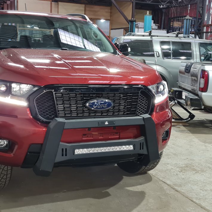 Defensa fierro negra con barra led