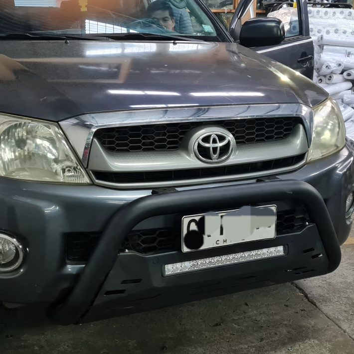 Defensa fierro negra tubular con barra led